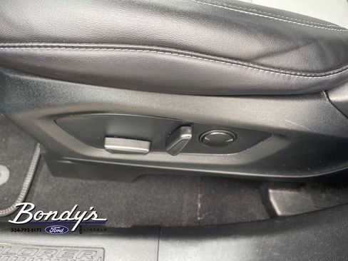 Used 2022 Ford Explorer XLT w/ Equipment Group 202A image 9