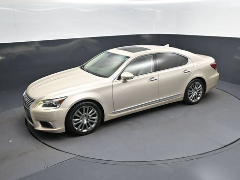 Used 2016 Lexus LS 460 w/ Comfort Package RWD image 28