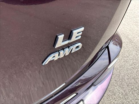Used 2018 Toyota RAV4 LE w/ All Weather Liner Package AWD/4WD image 22