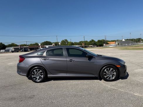 Used 2018 Honda Civic EX image 2