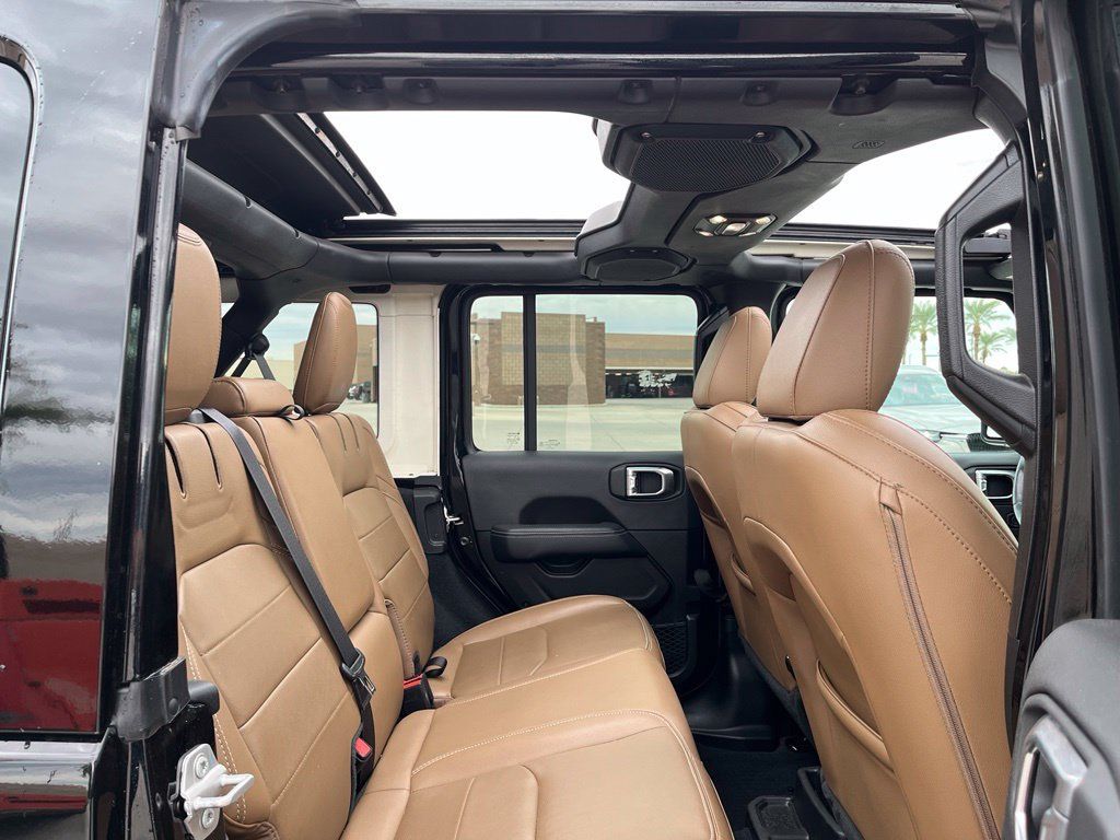 Used 2023 Jeep Wrangler Unlimited Sahara w/ Cold Weather Group AWD/4WD image 19