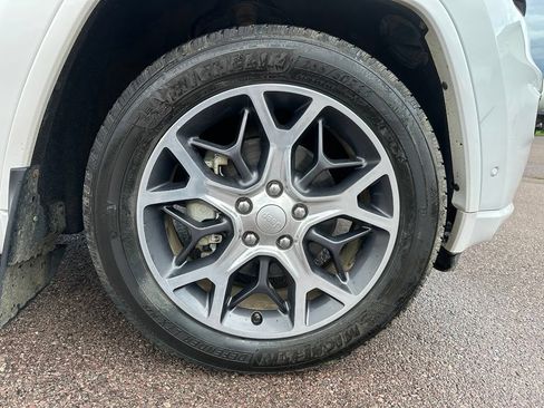 Used 2019 Jeep Grand Cherokee Overland AWD/4WD image 39