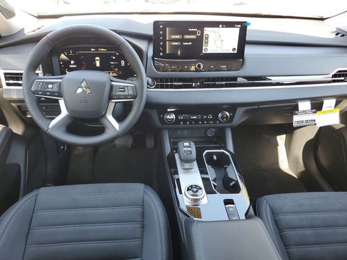 New 2026 Mitsubishi Outlander LE FWD image 6