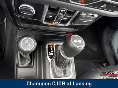 Used 2024 Jeep Wrangler Sahara image 31