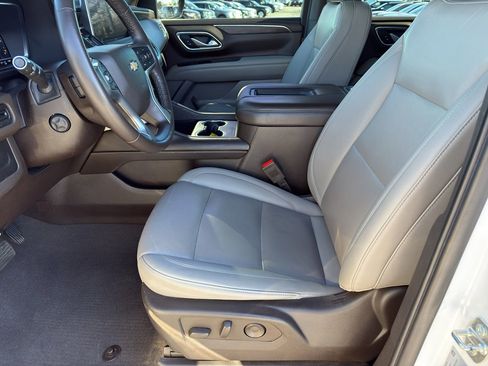 Used 2022 Chevrolet Suburban LT w/ Luxury Package image 12