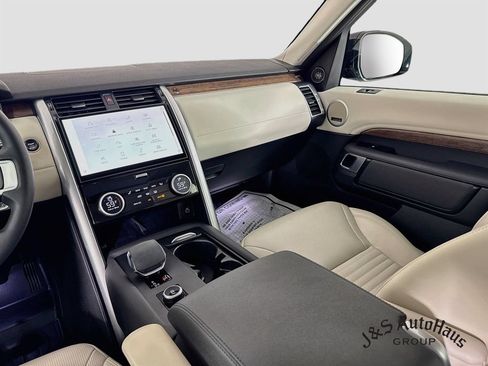 Used 2024 Land Rover Discovery S AWD/4WD image 30