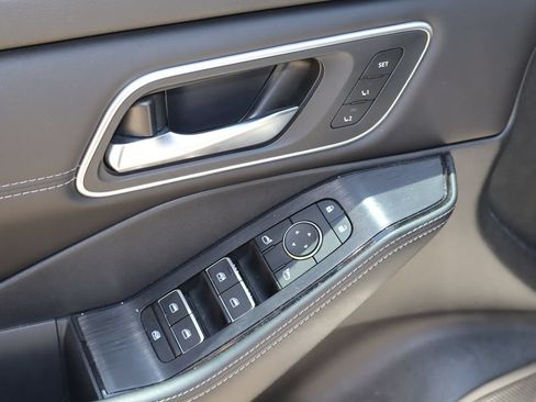 Used 2024 Nissan Rogue Platinum FWD image 21