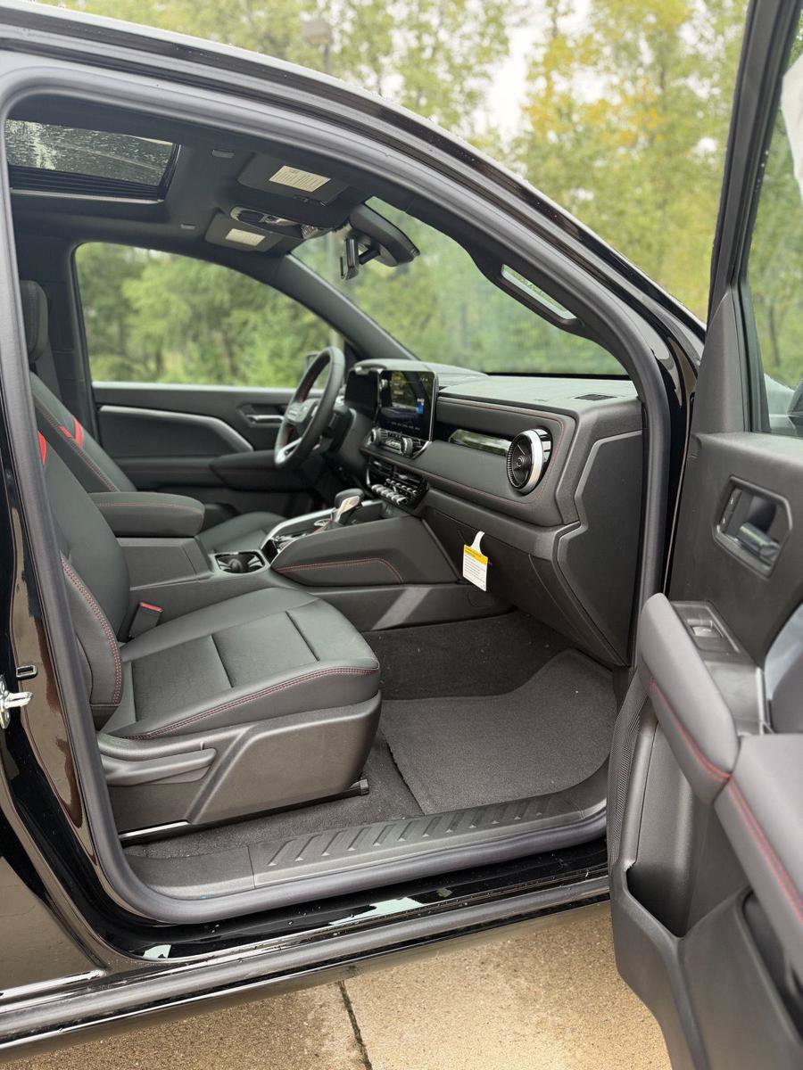 New 2026 Chevrolet Colorado Z71 w/ Technology Package AWD/4WD image 21