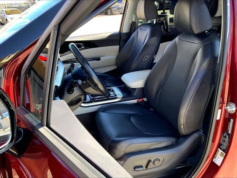 Used 2022 Kia Carnival SX Prestige image 8