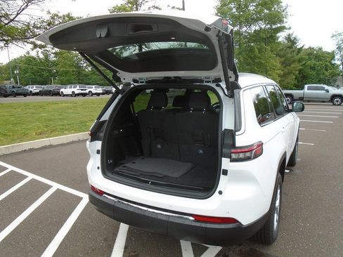 New 2025 Jeep Grand Cherokee L Laredo w/ Luxury Tech Group I image 17