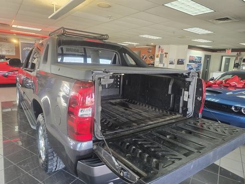 Used 2011 Chevrolet Avalanche LS image 28