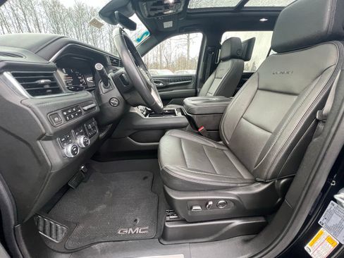 Used 2023 GMC Yukon XL Denali image 10