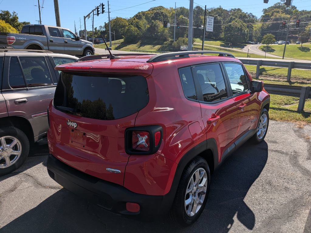 Used 2015 Jeep Renegade Latitude w/ Cold Weather Group FWD image 5