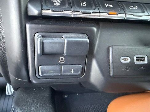 Used 2020 GMC Sierra 2500 AT4 w/ AT4 Premium Package AWD/4WD image 18