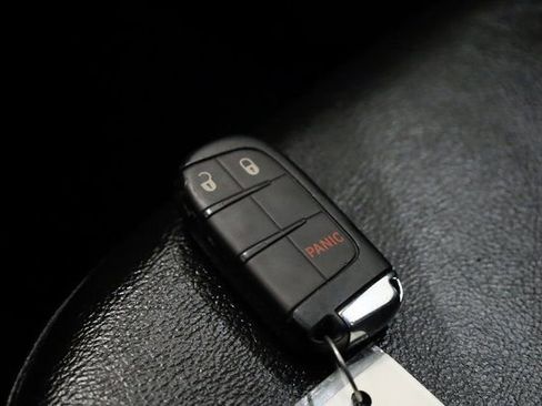 Used 2023 Jeep Compass Latitude image 34