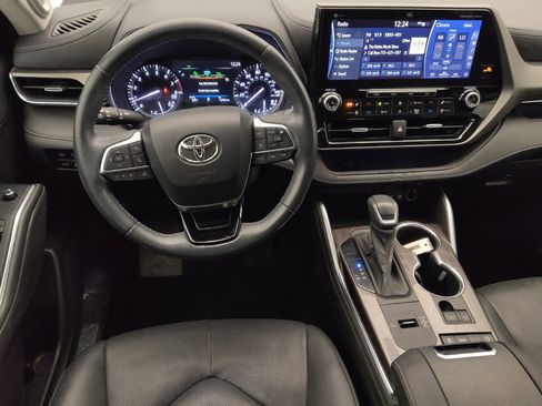 Used 2020 Toyota Highlander Limited FWD image 22