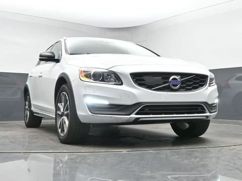 Used 2017 Volvo V60 T5 Cross Country Platinum AWD/4WD image 11