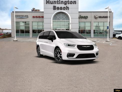 New 2026 Chrysler Pacifica Select image 16