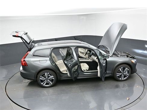 New 2026 Volvo V60 B5 Cross Country Plus w/ Protection Package Premier image 49