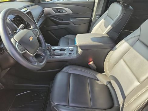 Used 2023 Chevrolet Traverse LT w/ Rear Camera Mirror Package FWD image 23