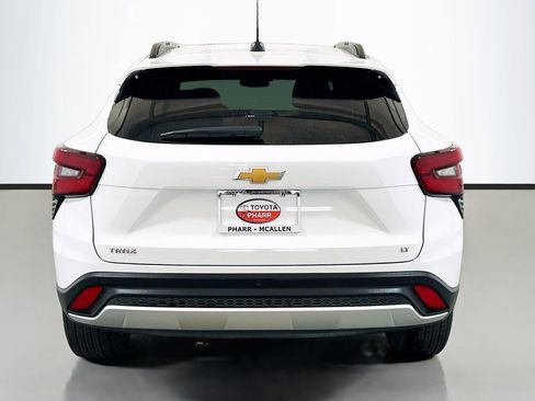 Used 2025 Chevrolet Trax LT w/ Driver Confidence Package image 5