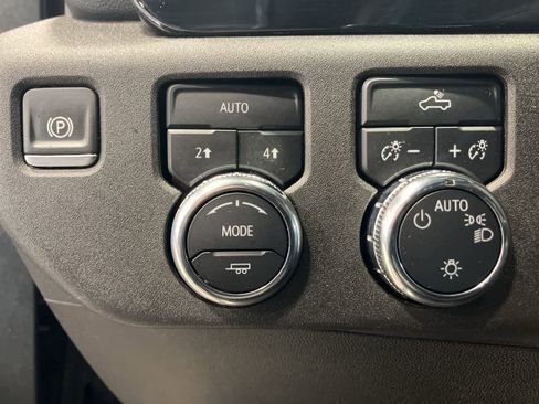 Used 2024 GMC Sierra 1500 SLE image 13