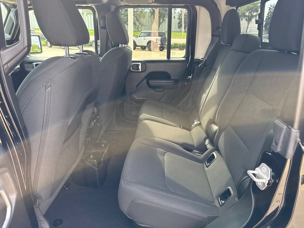 Used 2021 Jeep Gladiator Sport AWD/4WD image 9