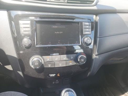 Used 2019 Nissan Rogue S AWD/4WD image 14