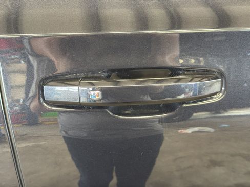 Used 2025 Chevrolet Tahoe Z71 AWD/4WD image 31