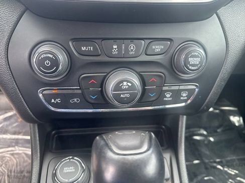 Used 2023 Jeep Cherokee Altitude Lux AWD/4WD image 21