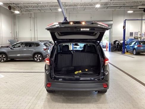Used 2019 Toyota Highlander SE AWD/4WD image 15