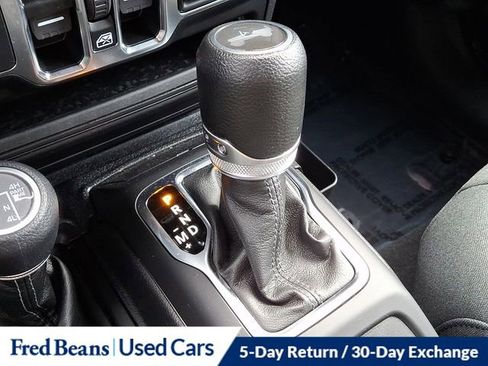 Used 2024 Jeep Wrangler Unlimited Sahara image 17