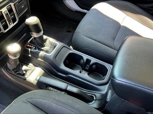 Used 2023 Jeep Gladiator Sport AWD/4WD image 19