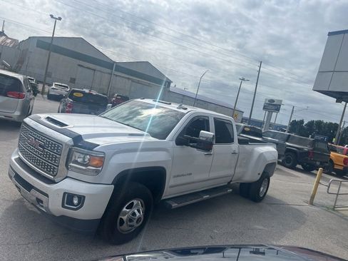 Used 2018 GMC Sierra 3500 Denali w/ Duramax Plus Package AWD/4WD image 4