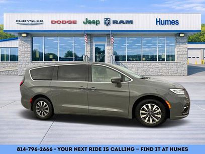 Used 2022 Chrysler Pacifica Touring-L