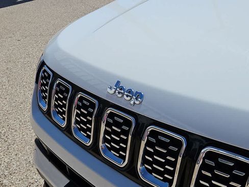 Used 2025 Jeep Compass Limited AWD/4WD image 13