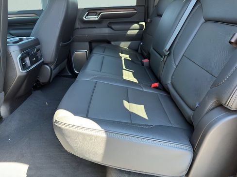 Used 2024 GMC Sierra 2500 Denali AWD/4WD image 18