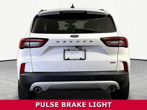 Used 2023 Ford Escape SE FWD image 5