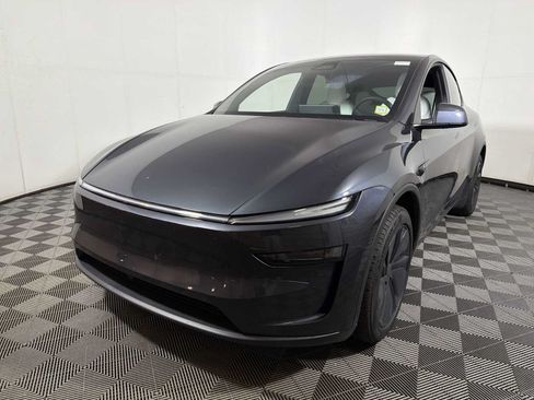 Used 2026 Tesla Model Y 2WD image 3