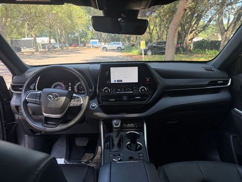 Used 2025 Toyota Highlander XSE AWD/4WD image 34