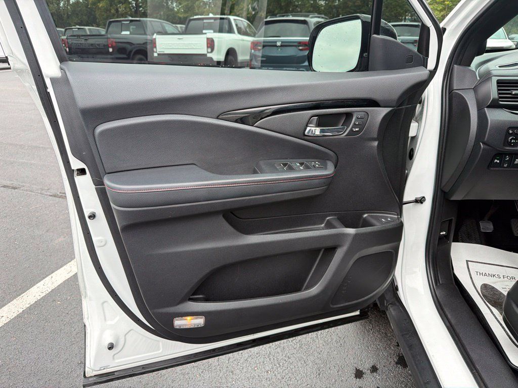 Used 2021 Honda Pilot Black Edition image 18