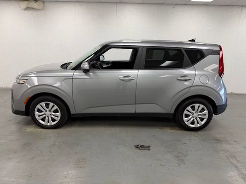Used 2022 Kia Soul LX FWD image 2