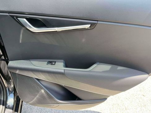 Certified 2025 Kia Niro EX FWD image 9