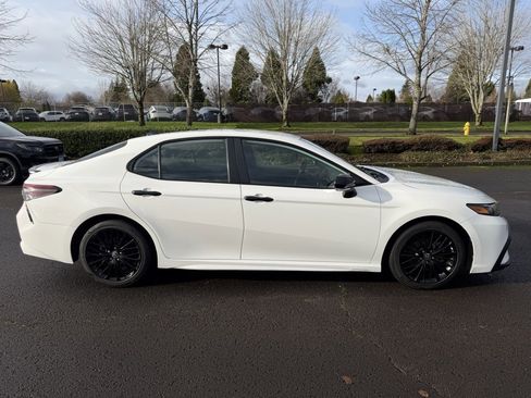 Used 2022 Toyota Camry SE image 9