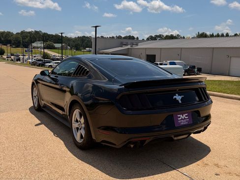 Used 2015 Ford Mustang Coupe RWD image 8