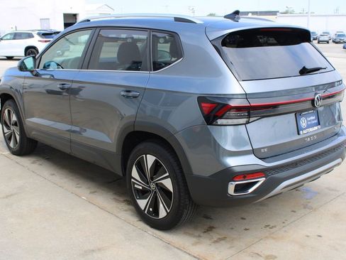 Certified 2025 Volkswagen Taos SE AWD/4WD image 4