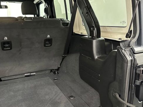 Used 2022 Jeep Wrangler Unlimited Sport image 34