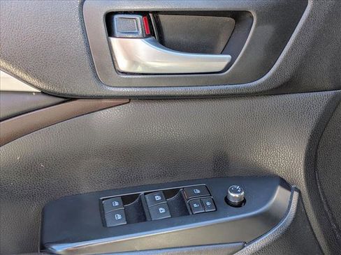 Used 2017 Toyota Highlander XLE image 4