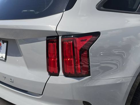 Used 2022 Kia Sorento SX AWD/4WD image 11