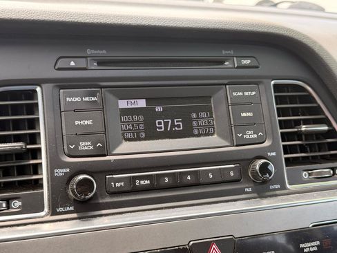 Used 2017 Hyundai Sonata SE FWD image 12